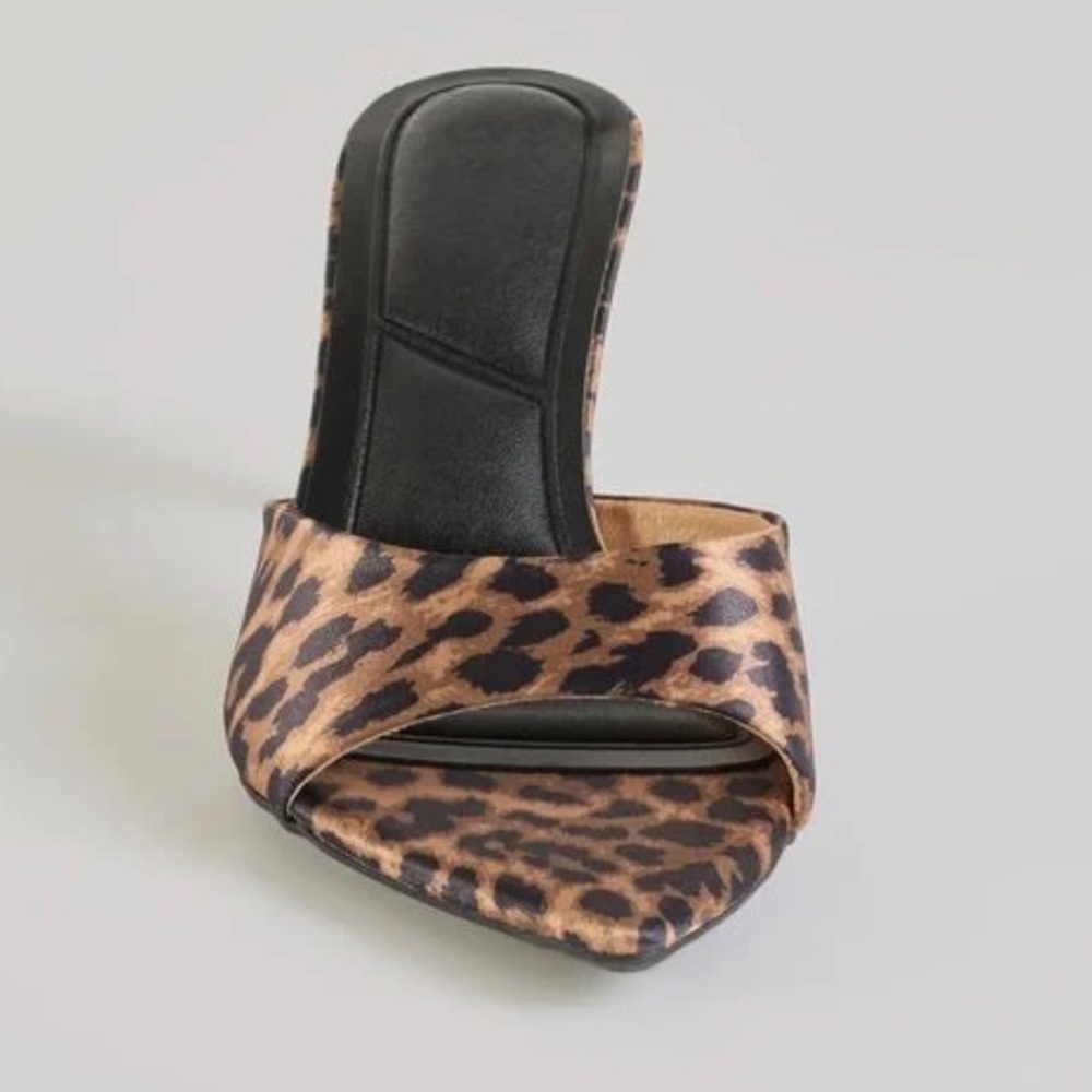 Cheetah print heels - Picture 3 of 7